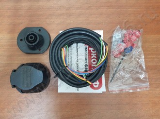 Универсальная электрика (не Китай!) хороший пластик, широкое сечение, длина 1.9 м, 7 pin. 